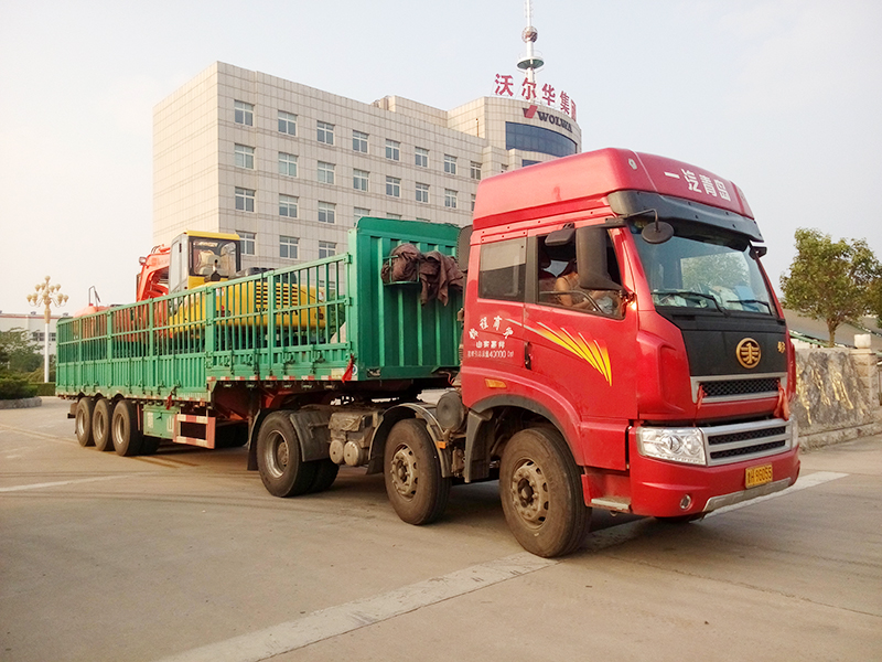沃爾華集團(tuán)2臺(tái)挖掘機(jī)裝車即將出口委內(nèi)瑞拉 沃爾華集團(tuán)2臺(tái)挖掘機(jī)裝車即將出口委內(nèi)瑞拉