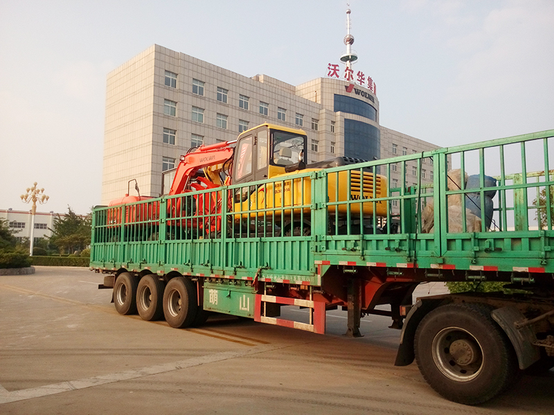 沃爾華集團(tuán)2臺(tái)挖掘機(jī)裝車即將出口委內(nèi)瑞拉 沃爾華集團(tuán)2臺(tái)挖掘機(jī)裝車即將出口委內(nèi)瑞拉