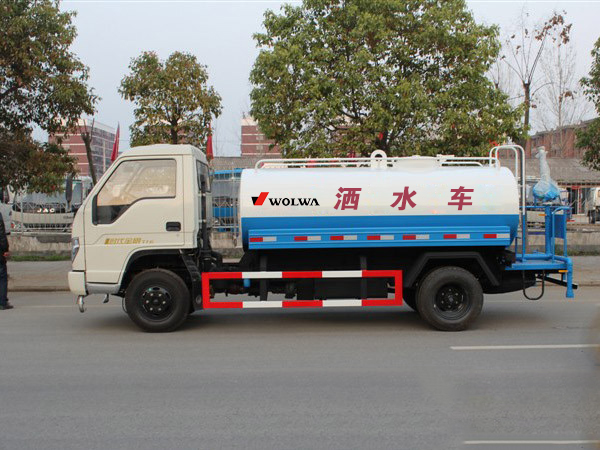 福田時(shí)代金剛灑水車(chē)【4-5噸】